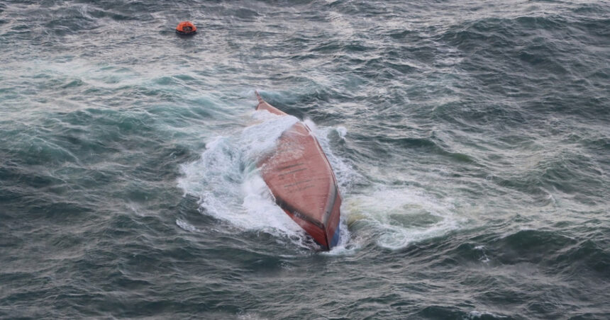 patru spanioli disparuti in urma naufragiului unui vapor turistic in indonezia 694ff93972a9b