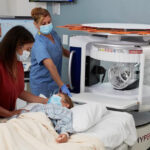 premiera in romania primul rmn mobil functioneaza la iasi investigatii imagistice direct in sala de operatie si in terapie intensiva 69330cf4a4ec6