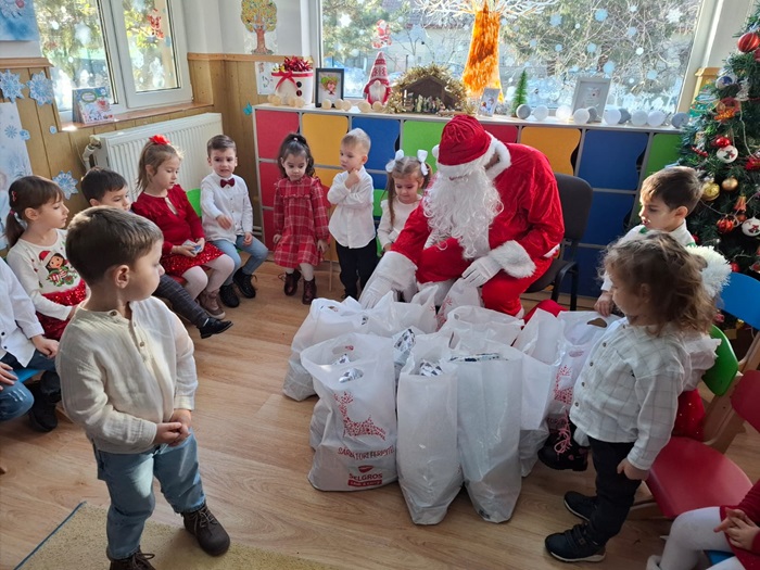 primaria mihail kogalniceanu ofera zilele urmatoare daruri tuturor copiilor din satele comunei 6930769e39abe