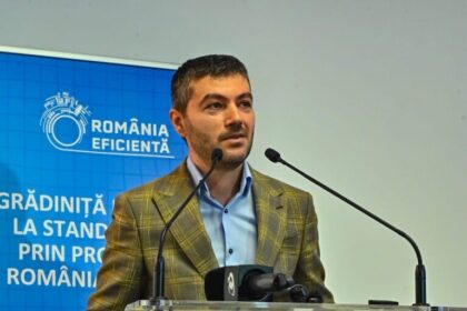 primarul orasului ovidiu george scupra mesaj de 1 decembrie sa purtam cu mandrie mostenirea celor care au luptat pentru libertate si sa privim cu speranta spre viitor 692d714746fc1