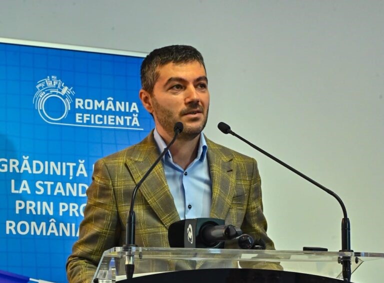 primarul orasului ovidiu george scupra mesaj de 1 decembrie sa purtam cu mandrie mostenirea celor care au luptat pentru libertate si sa privim cu speranta spre viitor 692d714746fc1