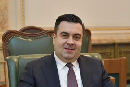 razvan cuc fost ministru al transporturilor din guvernul grindeanu a fost retinut de dna intr un dosar de mita 69417a81b9a41