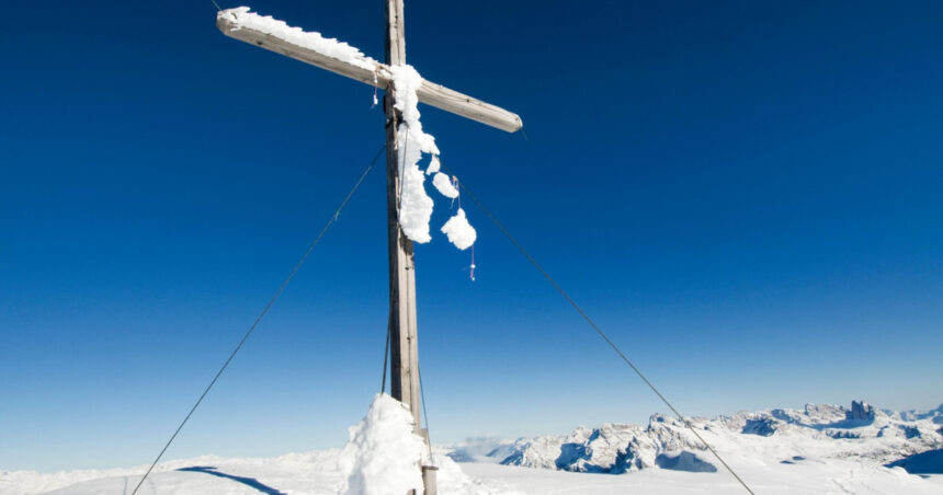 risc de avalanse in carpatii meridionali in perioada 25 27 decembrie grosimea stratului de zapada la munte 694d642b0473d