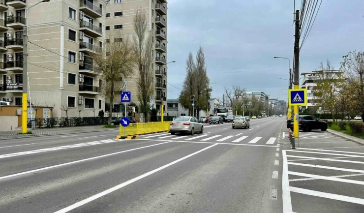 scuar median amenajat pe bulevardul mamaia din constanta 692eded68d3ea