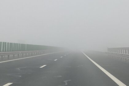 se circula pe carosabil umed si in conditii de ceata pe autostrazile a1 a2 si a3 6948cfd953445