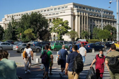 trei sferturi dintre romani cred ca tara merge intr o directie gresita increderea in politicieni la cote minime sondaj 69484be093492