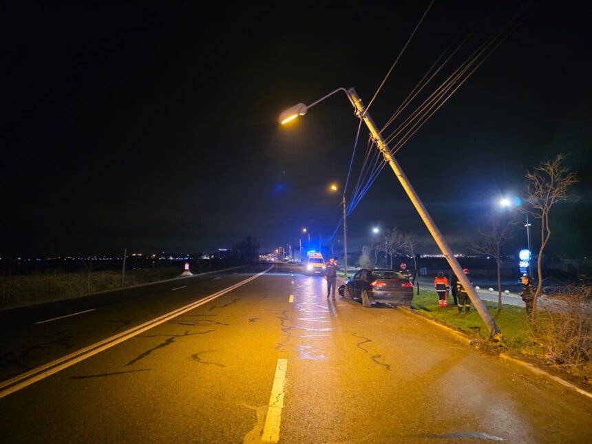 un autoturism a intrat intr un stalp pe dn 39 intre eforie sud si eforie nord 694b0cdece956