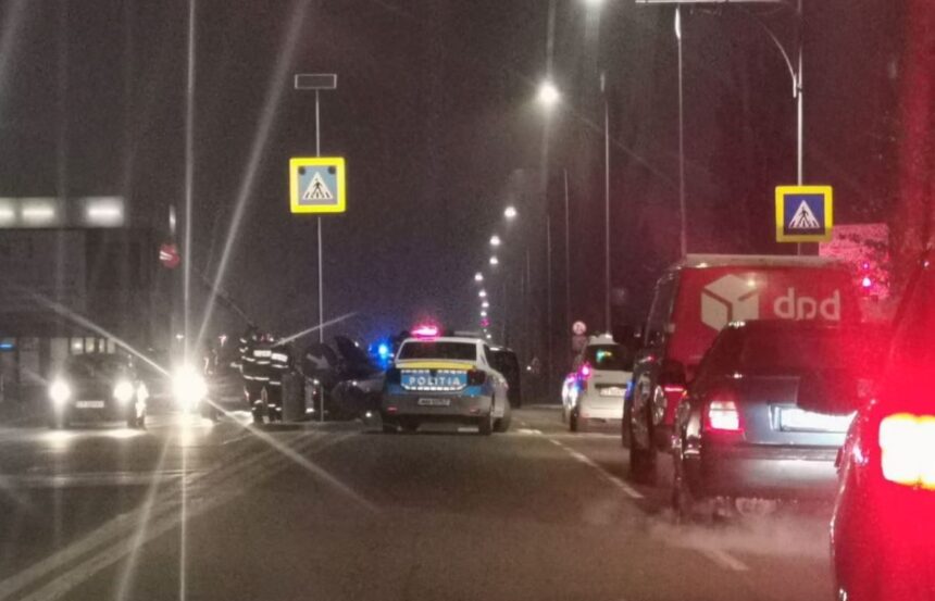 un autoturism s a rasturnat pe dn 3 in valu lui traian intervin echipajele de salvare 694324266f155