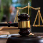 un barbat este cercetat sub control judiciar dupa ce a expus simboluri legionare la alba iulia in timpul ceremoniilor de 1 decembrie 693ae4c5a745d