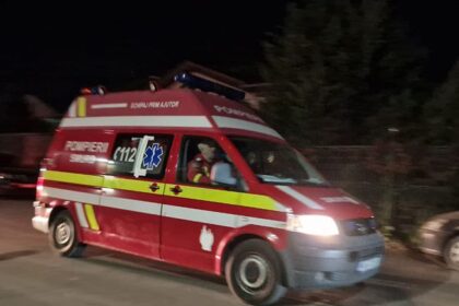 unei batrane i s a facut rau la protestul din fata prefecturii constanta un echipaj smurd prezent la fata locului 693db02d91222