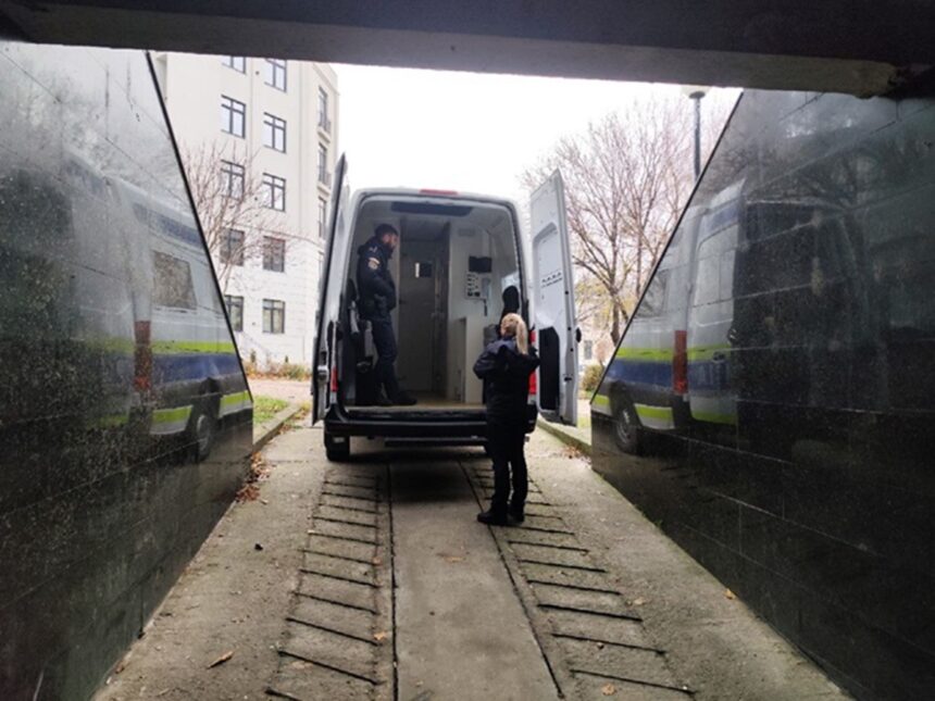 urmarit international pentru uciderea a doua persoane localizat in marea britanie a intrat intentionat cu autoturismul intr o alta masina 6933e8f99b506