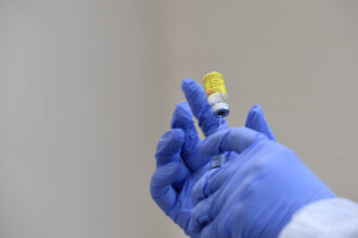 vaccinurile cu arnm impotriva covid 19 nu cresc riscul de mortalitate pe termen lung arata un studiu amplu realizat in franta 693276078899b