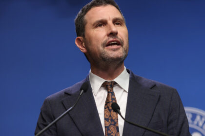 vicepremierul tanczos barna sgr trebuie mentinut in forma actuala si lasat sa se stabilizeze inainte de extindere 69318f315d265