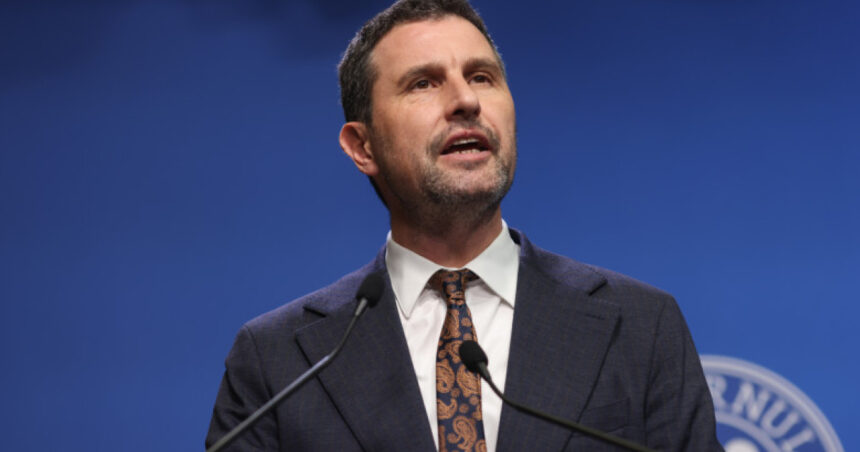 vicepremierul tanczos barna sgr trebuie mentinut in forma actuala si lasat sa se stabilizeze inainte de extindere 69318f315d265