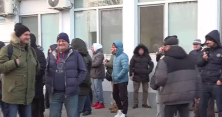 video a doua zi cand autobuzele din constanta nu circula soferii sustin ca nu vor iesi pe traseu pana cand directorul nu demisioneaza 69425d23b78f9