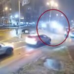 video accident incredibil o masina a zburat peste un sens giratoriu soferul a ramas incarcerat 6931e7be25050