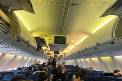 video alerta de securitate pe aeroportul din strasbourg mai multi europarlamentari romani blocati la bordul avionului tarom 693feb5660691
