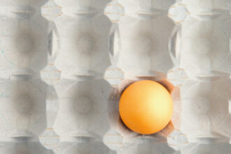 video de ce a aparut o criza de oua in magazinele din romania are legatura cu conditiile in care traiesc gainile din ferme 692d604a90a0c