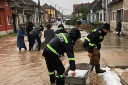 video despagubiri cerute ilegal dupa inundatii rudele unui primar din bihor ar fi primit bani desi nu au fost afectate de revarsarea apelor 6943a7baa79d4