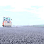 video dupa mai bine de un deceniu de blocaje apar primii kilometri de asfalt pe a3 in bihor imagini de pe santierul autostrazii 6931dc86f1991