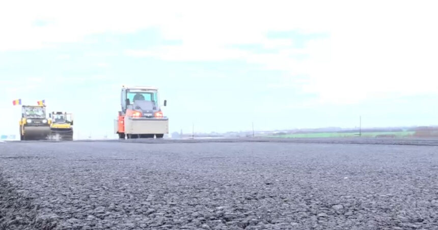 video dupa mai bine de un deceniu de blocaje apar primii kilometri de asfalt pe a3 in bihor imagini de pe santierul autostrazii 6931dc86f1991