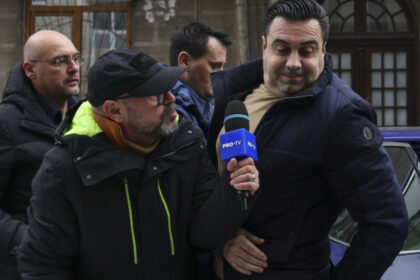 video fostul ministru razvan cuc inregistrat cand discuta despre mita cu seful rar cum era folosita telecomanda pentru a codifica mesajele 69431079224e6