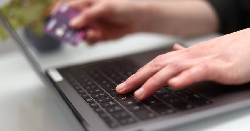 video iubire costisitoare barbat din cluj victima unei escrocherii online acesta a fost sedus si santajat pe o retea sociala 69426b37c8f0a