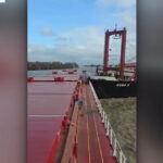 video momentul in care doua nave se ciocnesc pe dunare imaginile au fost filmate de pe vasul care a provocat accidentul 693c08761a140