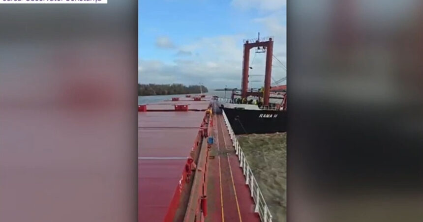 video momentul in care doua nave se ciocnesc pe dunare imaginile au fost filmate de pe vasul care a provocat accidentul 693c08761a140