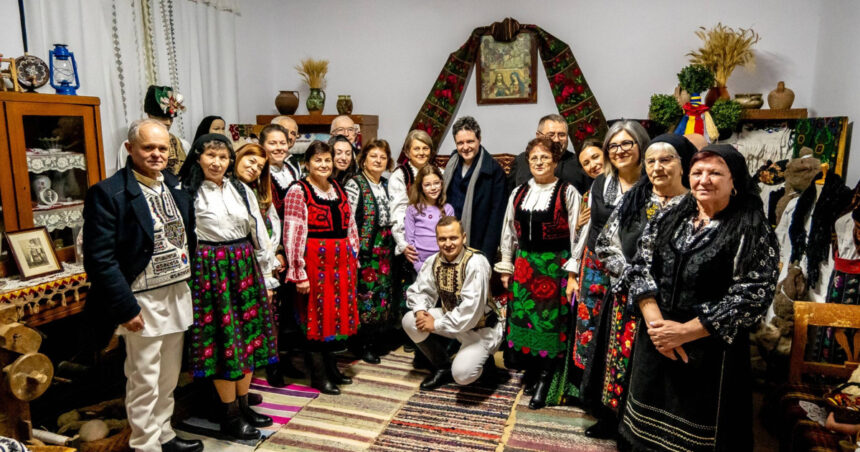 video nicusor dan si a petrecut seara de craciun in satul bunicilor sai cum a fost intampinat presedintele de localnici 694fc2d660e56