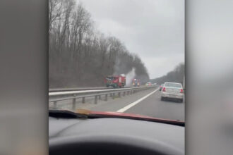 video o cisterna incarcata cu benzina a luat foc pe autostrada a1 traficul este blocat pe sensul spre bucuresti 6932d18adf301