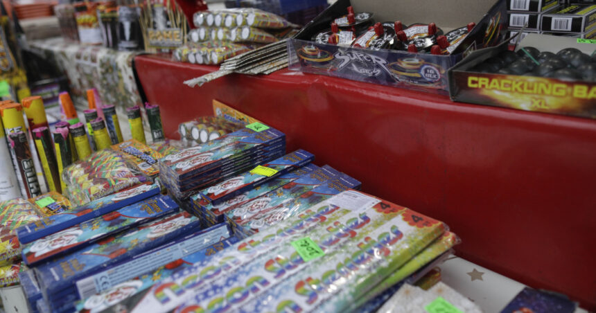 video politia capitalei a confiscat cinci tone de petarde intr un singur dosar perchezitii in bucuresti si calarasi 694a6ccb82075