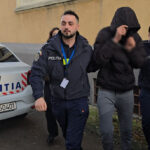 video politistul din silistea care a batut un barbat din cernavoda a fost adus in catuse la instanta 693a8ebac0b3c