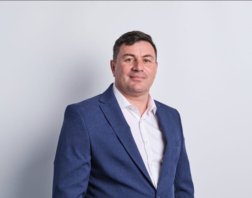 video primarul comunei lipnita nicolae florin dinu si a anuntat demisia din functie am luptat ani la rand cu morile de vant nu plec din orgoliu si nici din slabiciune plec cu inima grea dar impa 69452fddd61a1