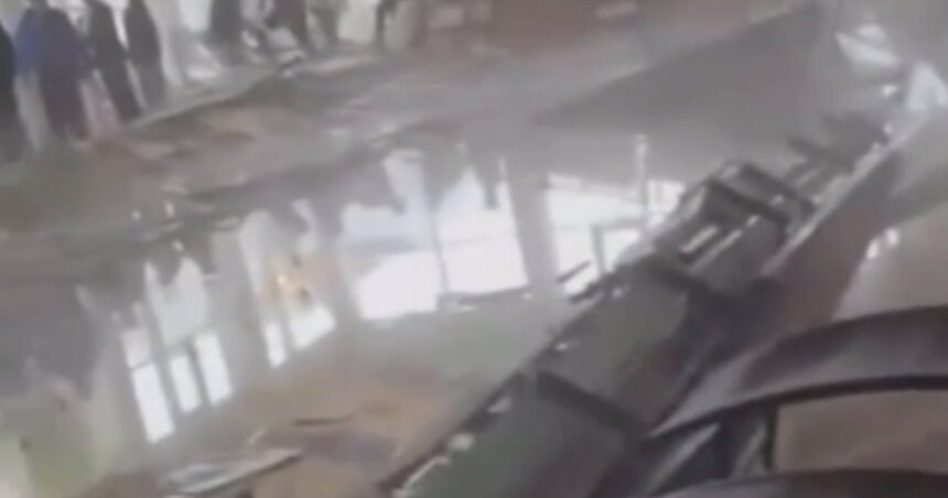 video primele imagini cu tavanul prabusit de la piscina interioara a hotelului din sibiu 694ac4b06b336