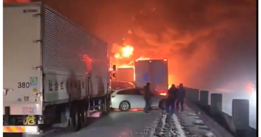 video scene de groaza in japonia accident in lant cu masini in flacari un mort si 26 de raniti 694f9db5dd063