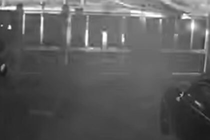 video un tanar de 19 ani din dolj a murit dupa ce a pierdut controlul masinii si s a izbit de un cap de pod accidentul surprins de camere 693fbda1dc3b8