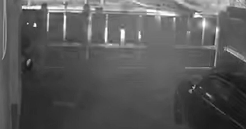 video un tanar de 19 ani din dolj a murit dupa ce a pierdut controlul masinii si s a izbit de un cap de pod accidentul surprins de camere 693fbda1dc3b8