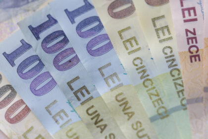 a crescut salariul mediu net in romania la ce valoare se situa in noiembrie 2025 si care este domeniul campion la majorari 696a0e7927a72