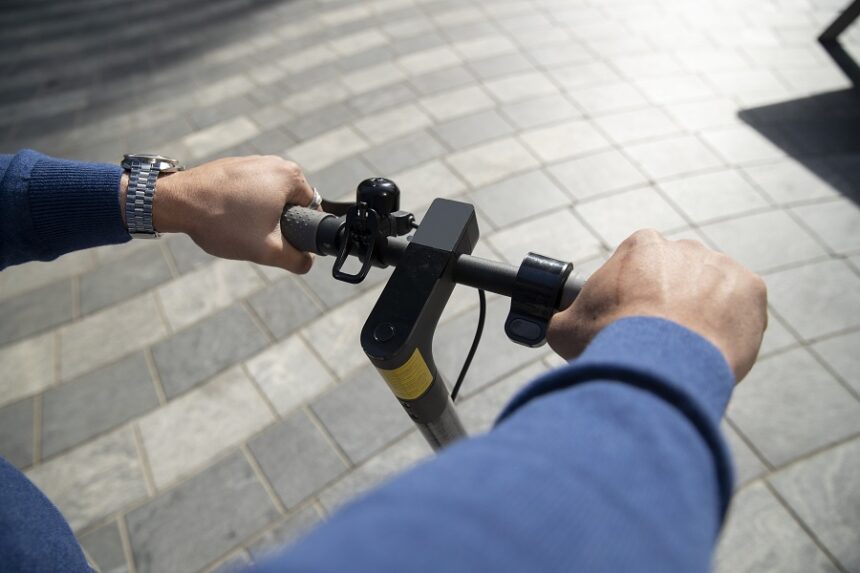 accident pe bulevardul tomis femeie de 71 de ani lovita de o trotineta electrica iata ce spun politistii 6977b930aa257