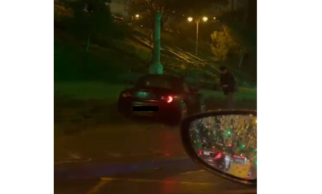 accident pe valea portului din constanta un autoturism de mici dimensiuni a ajuns pe spatiul verde 697d1b50380b3