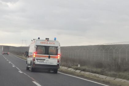 accident rutier pe dn 22 in afara localitatii macin un tractor s a rasturnat circulatia se desfasoara cu dificultate 6965f78c759a8