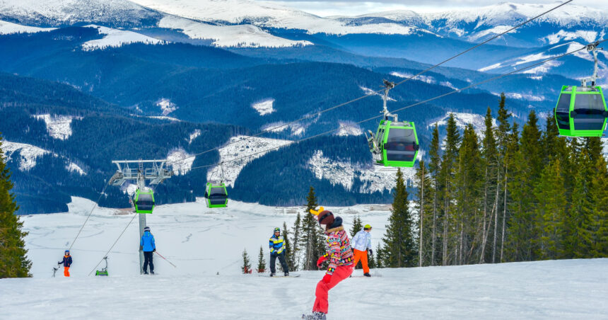 actiune de cautare a trei copii rataciti intr o zona impadurita din apropierea partiei de schi din comuna voineasa 69628dd7765c9
