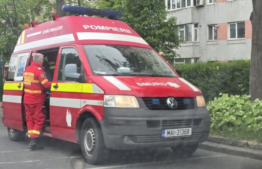 autoturism cuprins de flacari in zona bisericii sfantul antonie cel mare pe strada stefanita voda a fost chemat si smurd ul 697357af9be8a