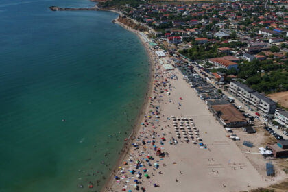 ccr discuta astazi sesizarea lui nicusor dan privind utilizarea plajei marii negre 697097868d06e