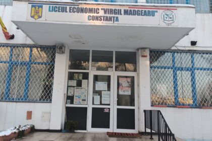 conducerea si mai multi profesori ai liceului economic virgil madgearu din constanta liceul este mai mult decat imaginea unui conflict sau a unei dispute publice 6967af25f2339