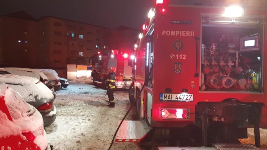 constanta incendiu intr un apartament din tomis nord din interior au fost extrase 2 butelii 696e70a29831c