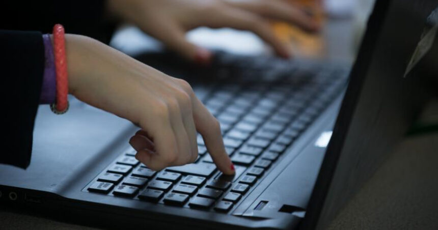 cursuri online miercuri din cauza ninsorilor peste 2 000 de elevi afectati in trei judete 6966825d5734e