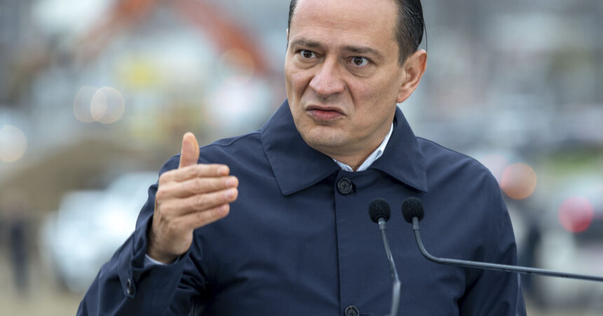 daniel baluta il critica pe ciprian ciucu dupa ce a anuntat scumpirea biletelor stb amatorism sa nu se mai planga la nesfarsit 697355da18346