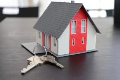 din cauza unei datorii la banca o societate ramane fara apartamentul din navodari aflat la doi pasi mare vezi aici cand are loc licitatia 697d84b424f44